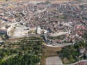 Vista aérea de los dos recintos amurallados después de la restauración
