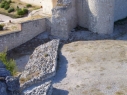 Muralla junto a la torre sureste del castillo. Antes de la restauración