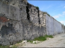 Muralla junto a la explanada del castillo antes de la restauración