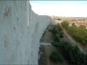 Tramo de la  muralla desde la explanada del Castillo a la torre de Las Cuevas después de su restauración.