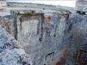 Puerta de san Basilio. Escudos junto al adarve antes de su restauración.