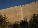 Exterior de la muralla coincidiendo con el portillo que da acceso a la Huerta del Duque desde la zona de la iglesia de San Martín